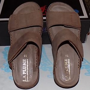 NIB LaPlume Dena Nubuck leather,  velcro straps 35